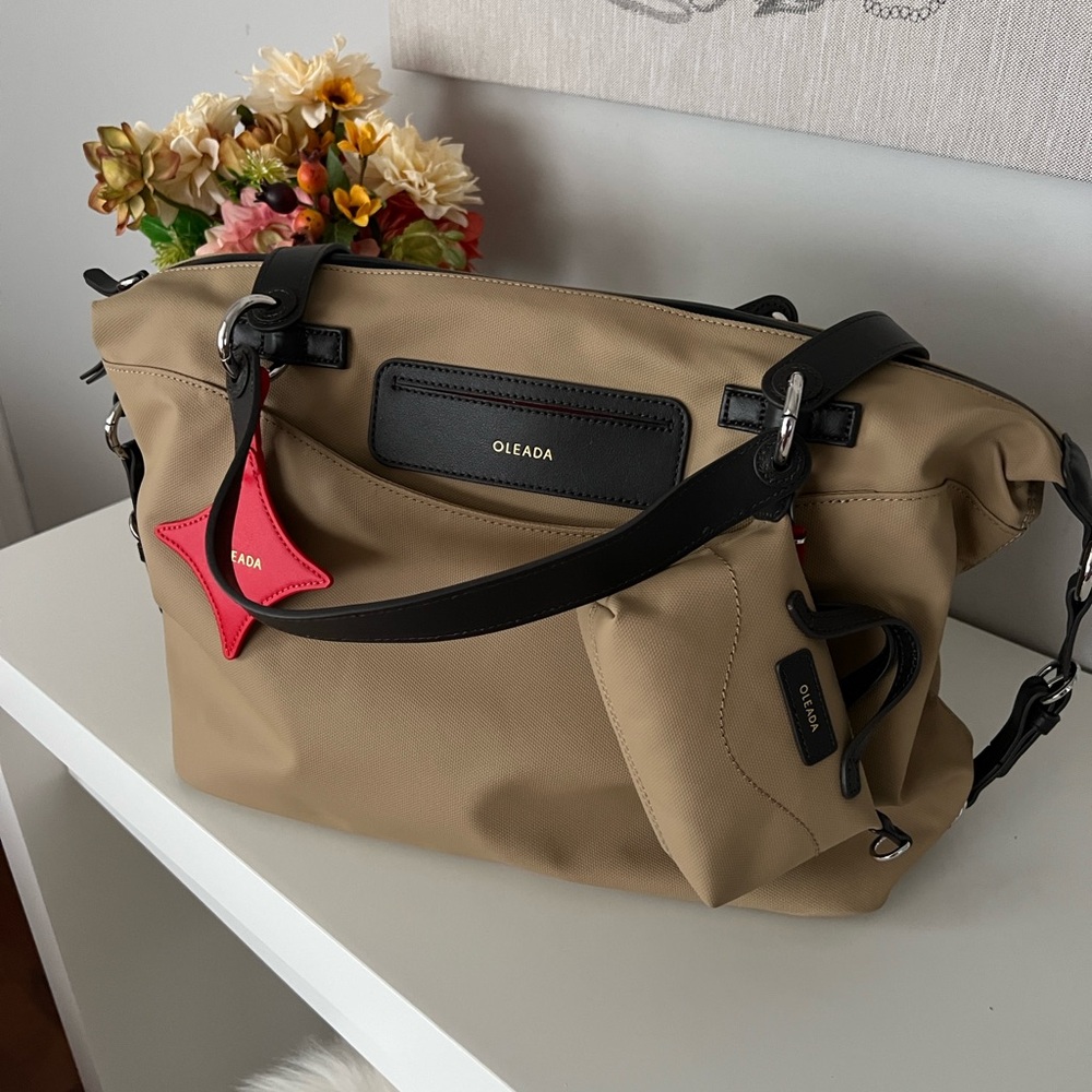 Oleada Tan and Black Shoulder Bag - Picture 2 of 7
